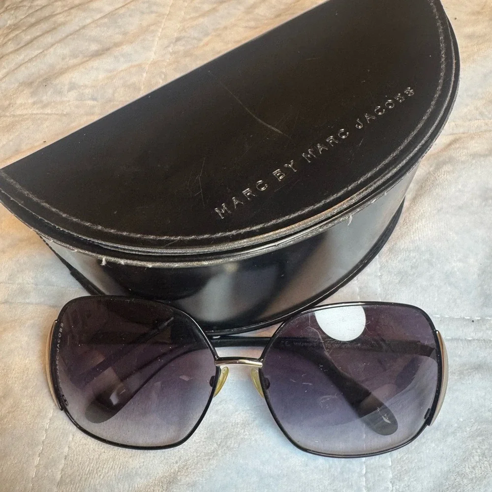Marc Jacobs Black Sunglasses with Gradient Lenses‎